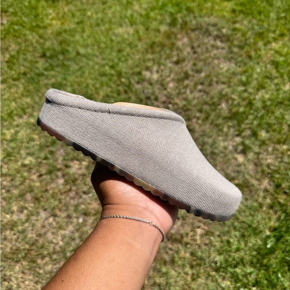 Rothy's The Casual Clog Dove Size 6
Brand New - Picture 1 of 5